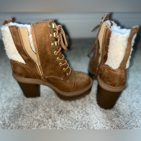 Boots with Fur - Picture 2 of 5